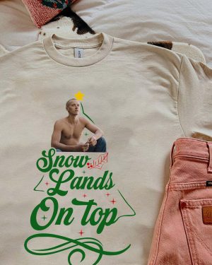 Snow on top of tree  –  Sweatshirt